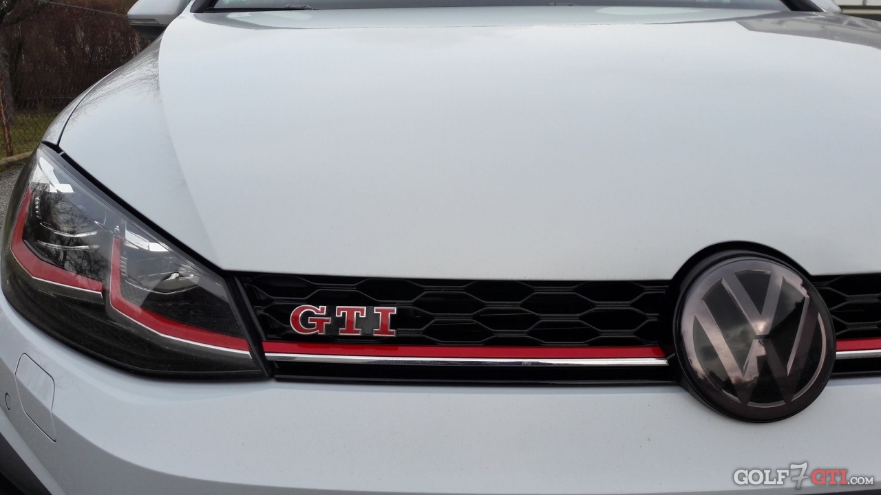 Schwarz Emblem für VW Golf 7 FL GTI GTD R Logo Zeichen Front in