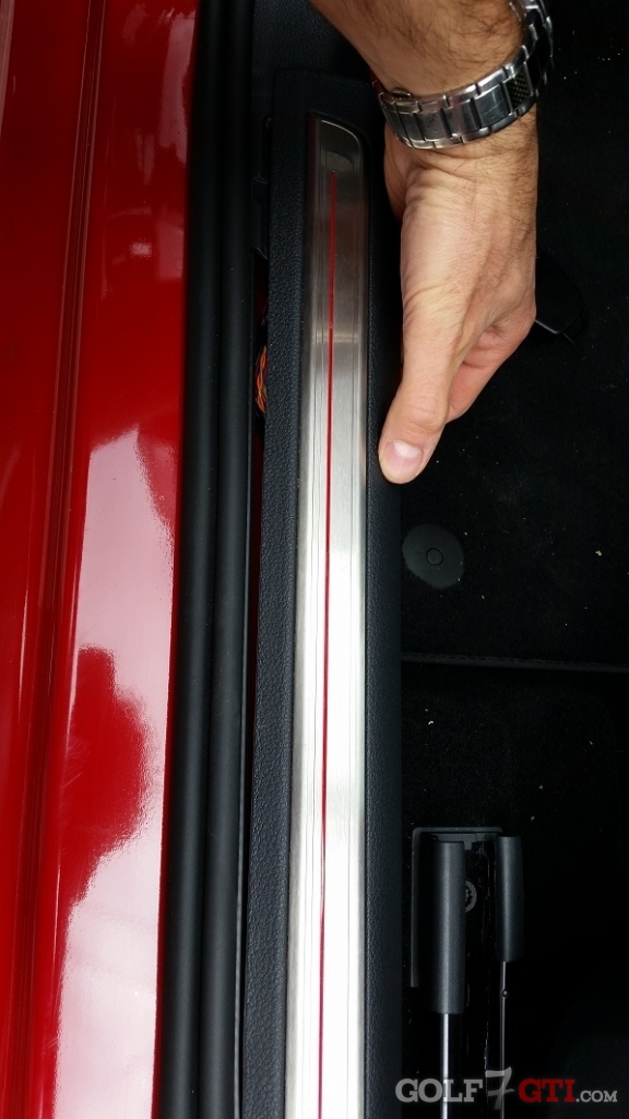 Einstiegsleisten rot beleuchtet VW Golf 7 - 4türig